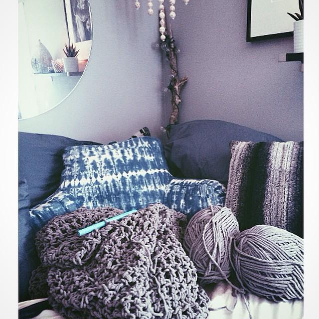 UONewEngland's tweet photo. ❄️Cozy crafting❄️ #snowdaze #uoaroundyou #cozy #knitting #vsco #vscocam #urbanoutfitters... http://t.co/zRLwAouLmT http://t.co/nOtmcDWhTK