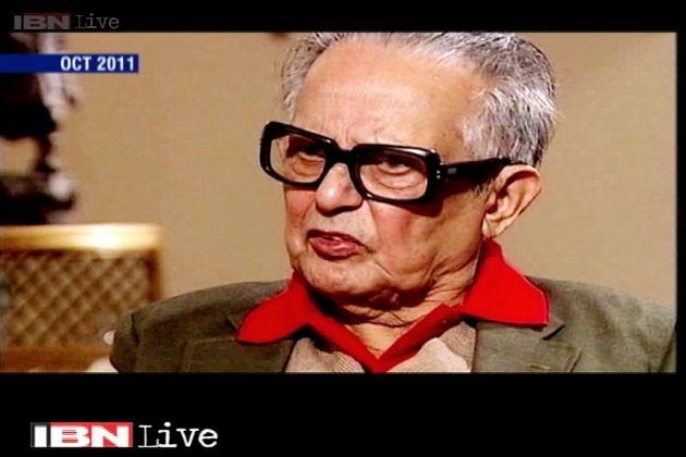 CNNnews18's tweet photo. Legendary cartoonist RK Laxman accorded state funeral, tributes pour in http://t.co/PNEovln5PY #RIPCommonMan http://t.co/tzyGjSBoVz