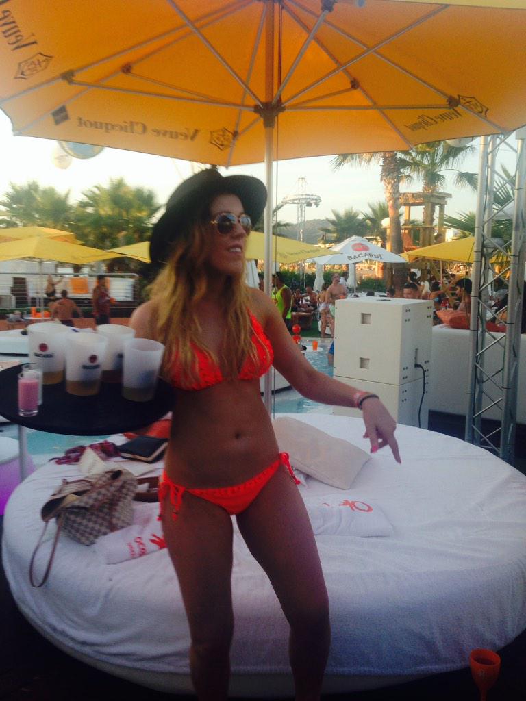 leann_gallagher's tweet photo. @OceanBeachIbiza @waynelineker @hazelflano @evamaxwell @georginahalpin1 #OBCOMP #HenParty
#May2015 #Ibiza2015 #buzzin http://t.co/oDZ1CKVI13