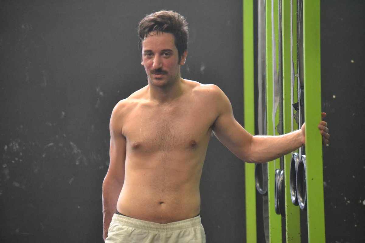 KastenTraining's tweet photo. Juanma luego de 1 año en Kasten..
#kasten #forgetyourlimits #nutricion #crossfit #esfuerzo #cabios #dedicacion http://t.co/LWCvlwKxyP
