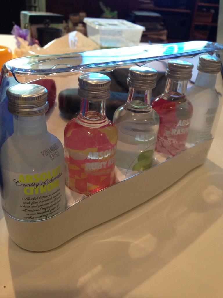 JJ_Juen's tweet photo. First buy from duty free 😁 http://t.co/PJzuh4d3va