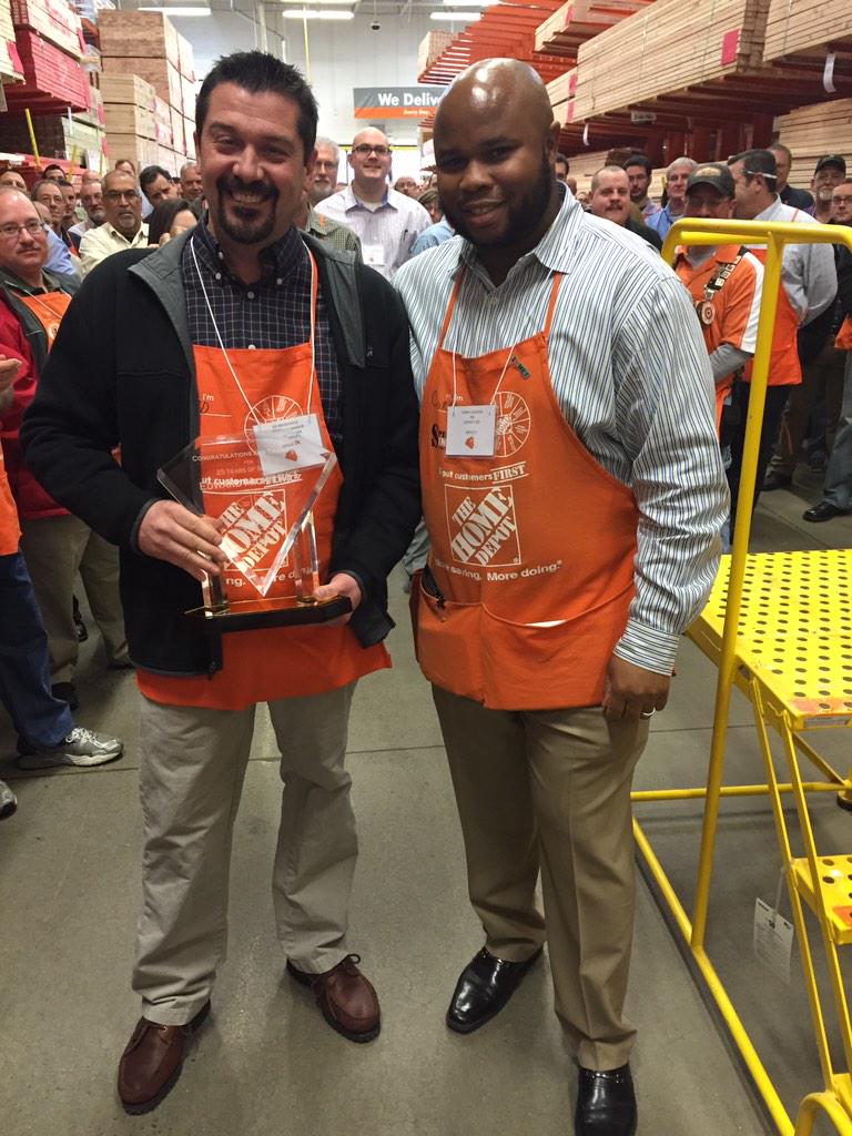 nyyroro's tweet photo. .@CoreyLiliston recognized Ed Mickiewicz on his 25th THD Anniversary! Thank u 4 ur leadership! #ImStillClapping 👏👏👏👏👏 http://t.co/0mmEKuN85i