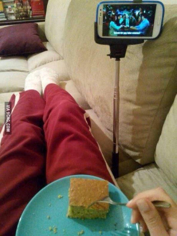 MejoresTwits's tweet photo. El verdadero uso del palo para hacer selfies, http://t.co/gqWNK0cENR