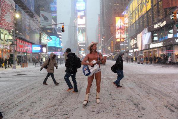 La que está cayendo en New York!!!! #Snowmageddon2015 #snowstorm2015 #Newyorkstorm #NewYork #TimesSquare #Cowboys