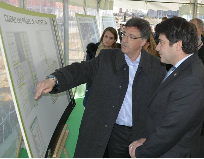 davidperez's tweet photo. La Ciudad del #Padel engloba creación de #empleo, fomento del #deporte y nuevos servicios para  vecinos #Alcorcón http://t.co/g9Kw4AzRp2