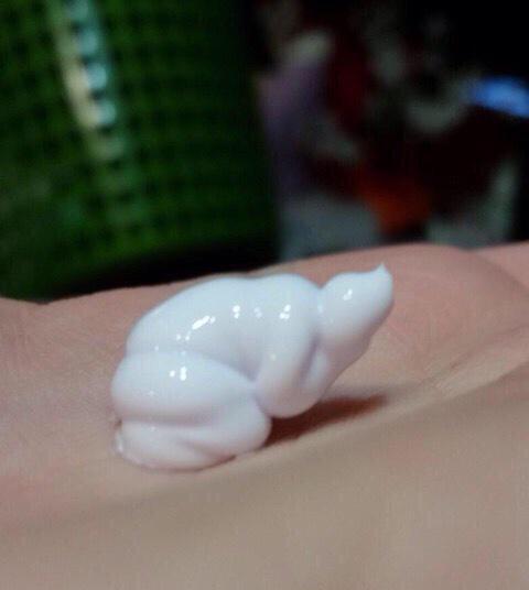iWhat_The_fuck's tweet photo. Eres tan deprimente que hasta la crema de afeitar te sale con esta forma😂 http://t.co/VNyGuIL4qE