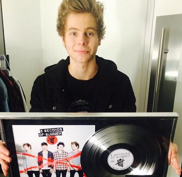 thanks to my mates! couldn't have don't this with out you {obviously😂}. love you!😇