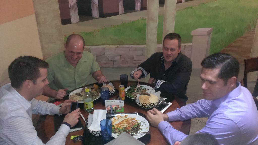 gcjr42's tweet photo. Thank you @diamondbender for pouring into the Texas @MarkiewiczTeam. #AssociateAtAllCosts @SteadfastTG http://t.co/O8nSn0nvZW