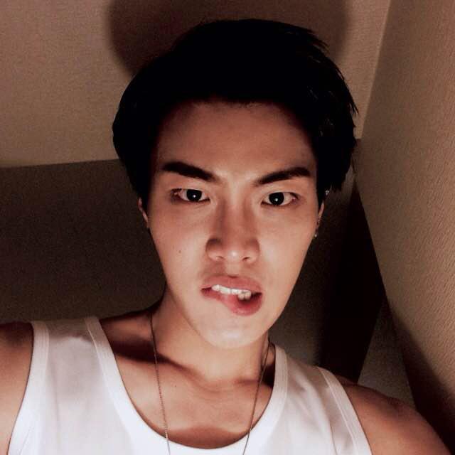 B8XQOF1CEAAK-cH.jpg:large