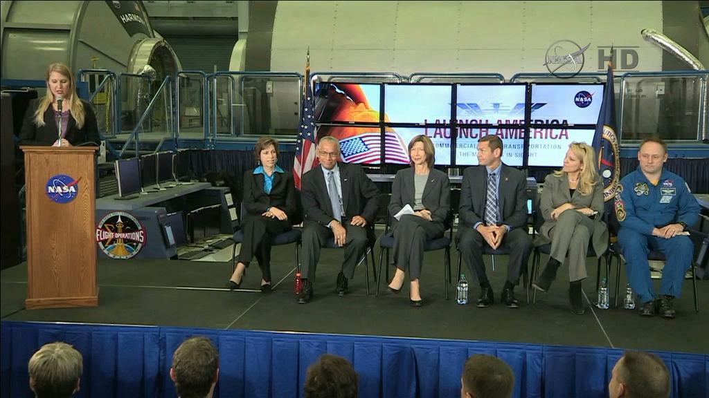 CosmosRevealed's tweet photo. What we learnt from the Commercial Crew conference yesterday: http://t.co/zxAR3FUhxI #spacex #boeing #nasa #cctcap http://t.co/MygcTCAykp