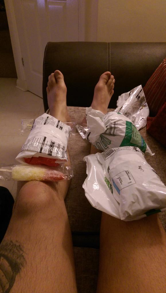 MenaceStringer's tweet photo. Do Muay Thai they said...
It'll be fun they said! 😭
@Kaobon http://t.co/BPwXSRXnxz