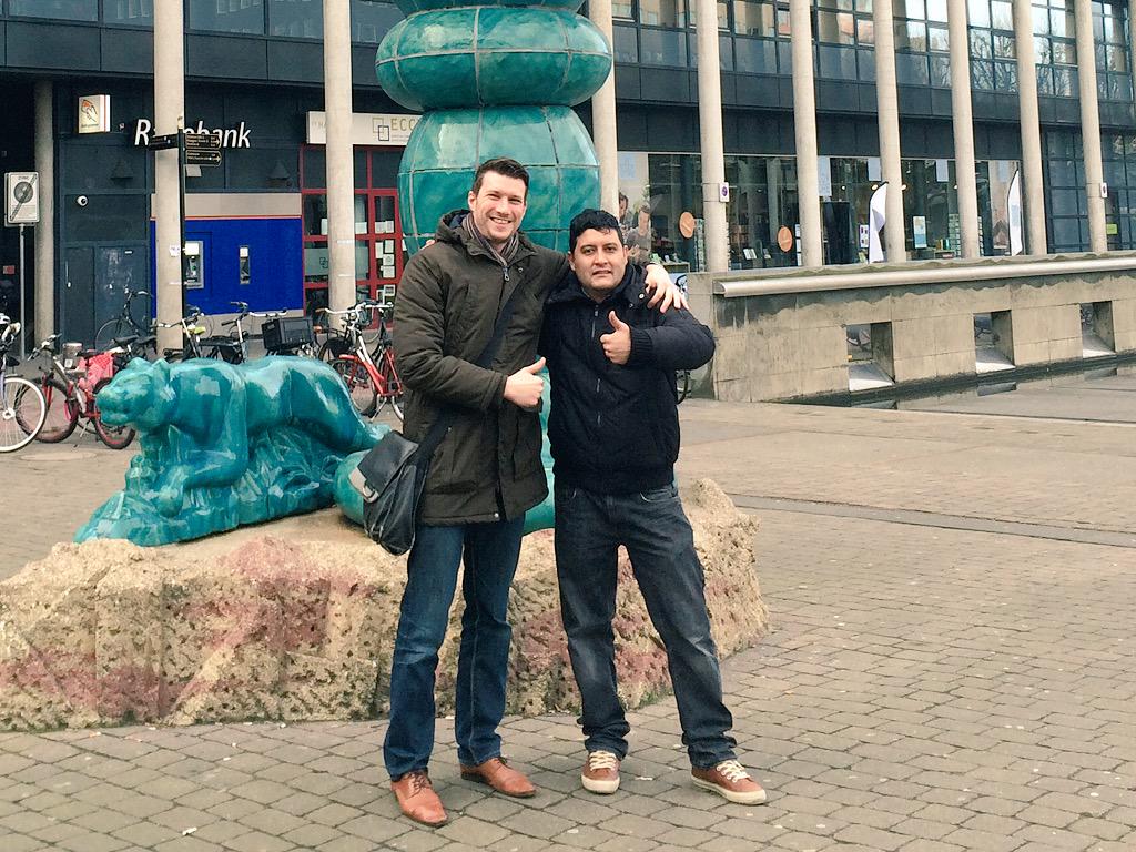EricSas's tweet photo. Muchos felicidades voor #mocreate afstudeerstagiair Andres. Hij is geslaagd voor zijn HBO CMD opleiding aan de Haagse http://t.co/AoURS5MzSw