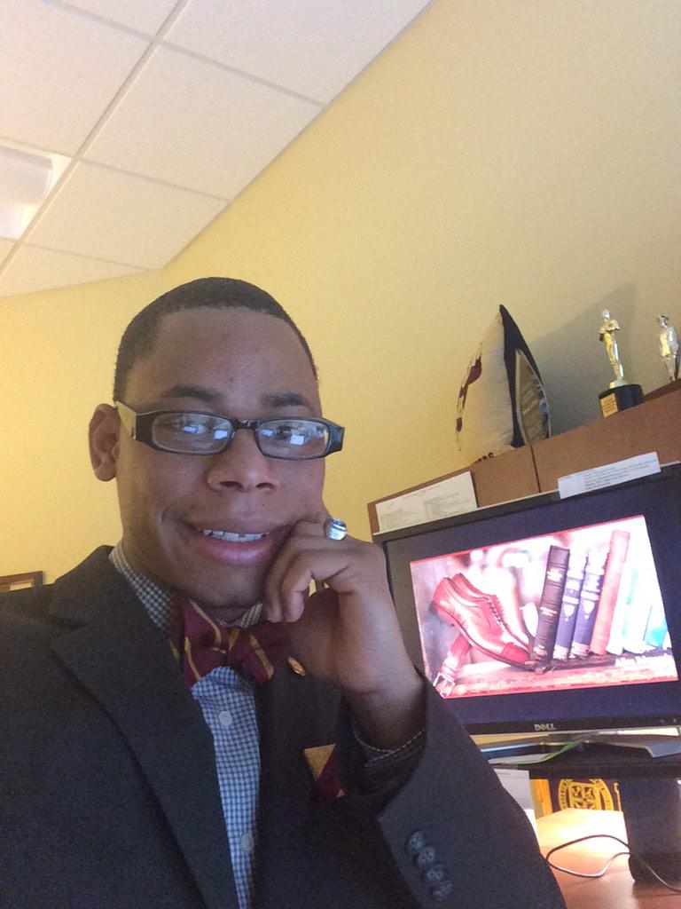 Delonte_LeFlore's tweet photo. Making a difference one step at a time!!! #UMNHuntleyHouse #TieTuesday #HHLR #BlackLeaders #SAProfessional #Educator http://t.co/2WmSo00CeJ