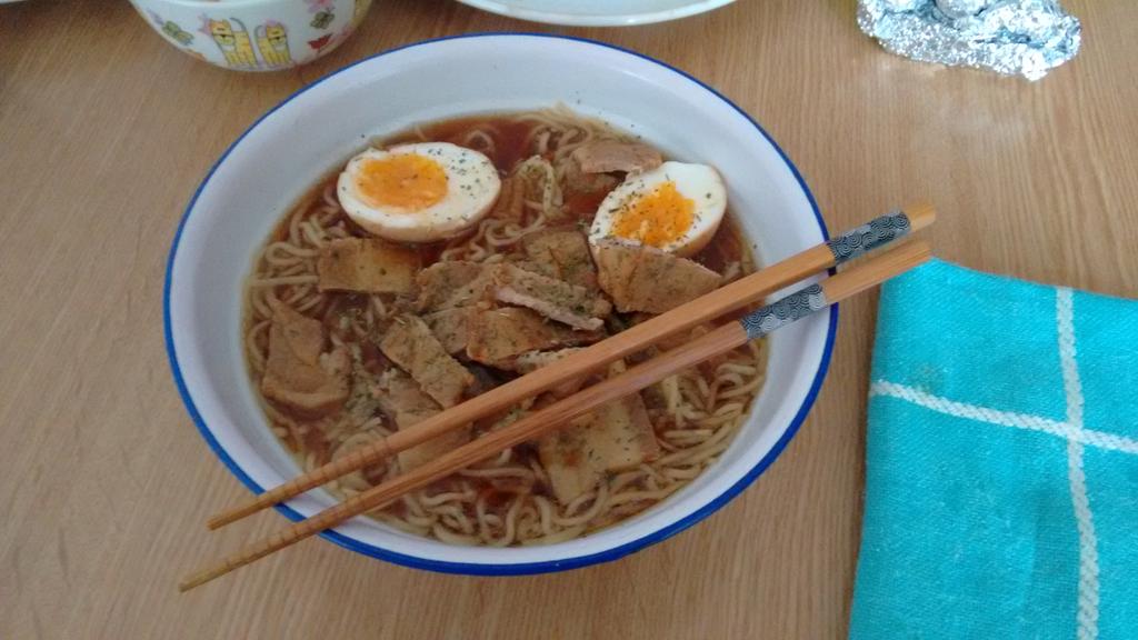 Edu94Against's tweet photo. El Ramen casero que hemos hecho para comer ^~^ http://t.co/ZWgS2hQJ24