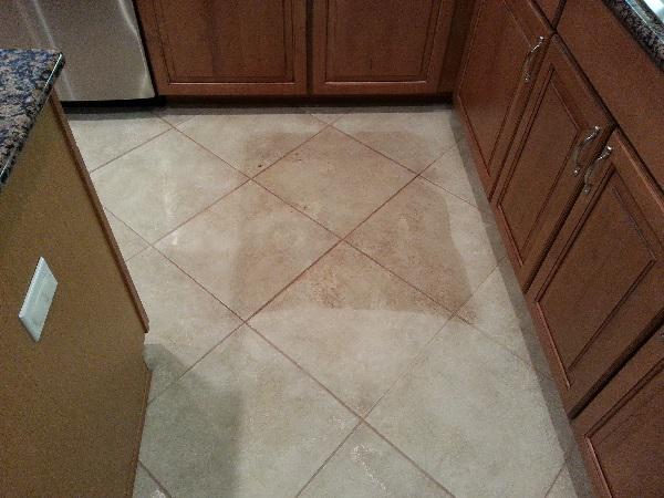 We think this tile cleaning transformation is pretty amazing. Do you agree? ow.ly/i/7BxBZ
