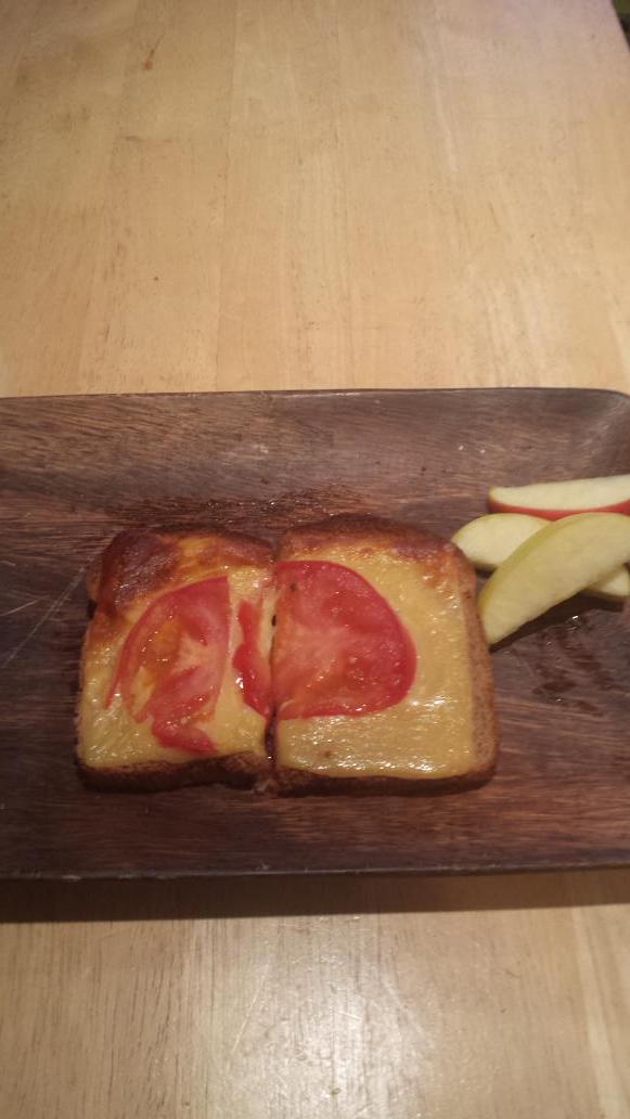 SusieFogelson's tweet photo. Serving the girls a simple childhood fave: Cheese toast. 
#SnowDay2K15 
#itswhatsforbreakfast http://t.co/mtRlFr63Ey