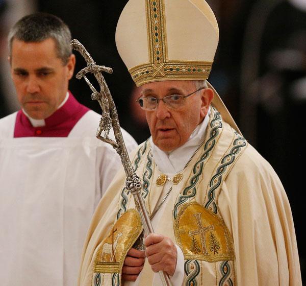 CatholicNewsSvc's tweet photo. #PopeFrancis in msg for #Lent says "globalization of indifference" is challenge for Christians http://t.co/pyA3EcbjQX http://t.co/3K7svZQvCp