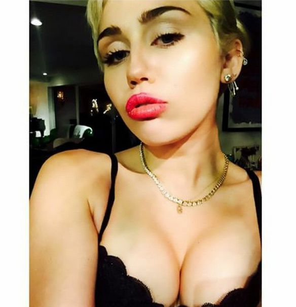 MCNationWorld's tweet photo. Es tan hot 💖💖 http://t.co/i5D9yKNyqN
