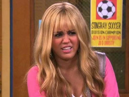 MCNationWorld's tweet photo. Yo, cuando dicen que Miley no está tan buena como "antes": http://t.co/Jg3eC2ArzO