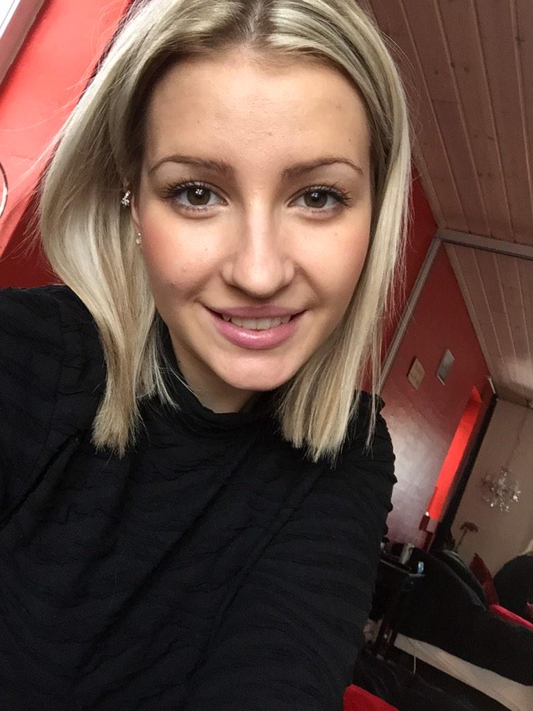 AmandaFrehr's tweet photo. Rocking short hair #forreals #ShortHairDontCare #blonde #loveit #hairstyles 👸😻😻 http://t.co/5SbgLq3rSZ