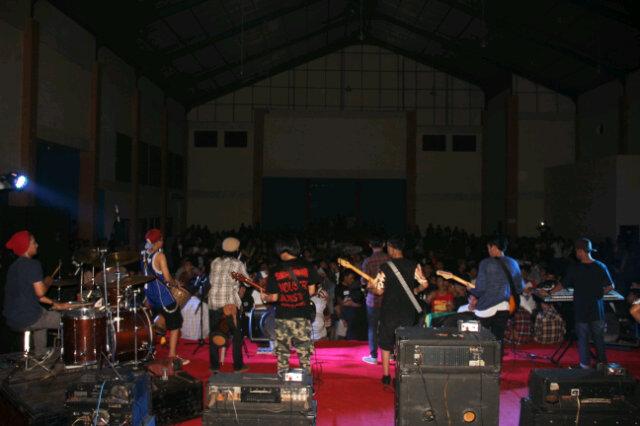 BF_BIGFAMS's tweet photo. Nah ini pas lagi on stage :) http://t.co/VkAdj5mLFB