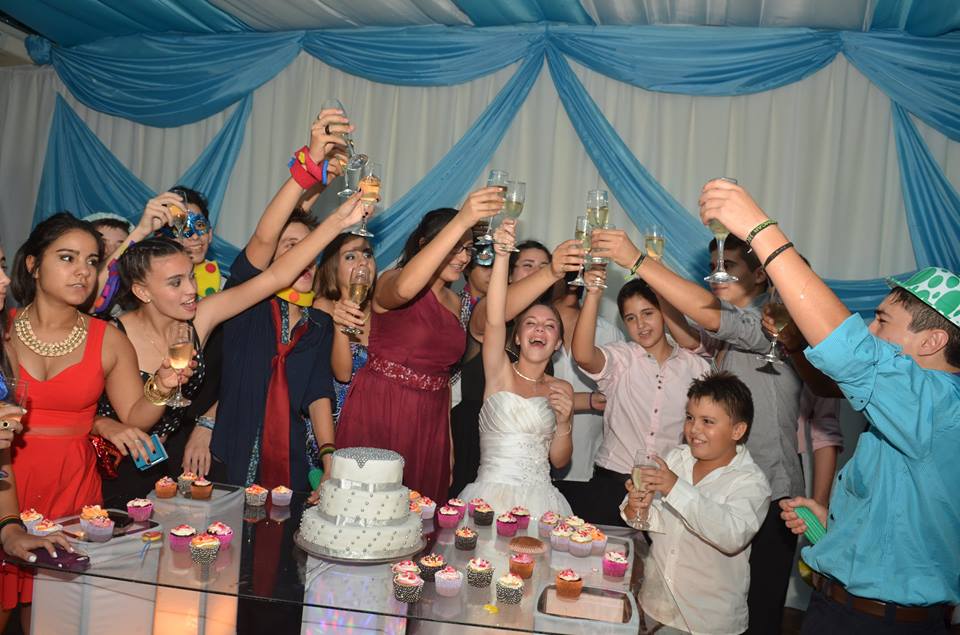 camilupano's tweet photo. Amigos? NO! ellos son mi familia👪🌟 http://t.co/O8TwgVTX9q