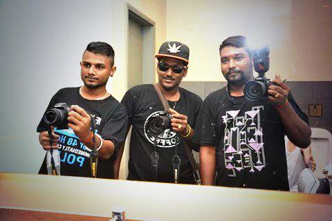 doubleimage92's tweet photo. selfie.
#washroom
#duringphotoshoot
#doublenikon
#singlecanon
#dwizzygang
#naangeappadithan
#weedcap
#disturbngother http://t.co/HrXDpEi3eV