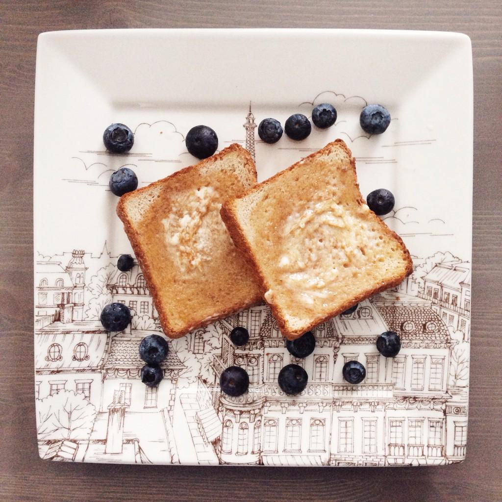 HCPDishes's tweet photo. Mid-morning snow day snack: Toast w/ Salted Caramel Butter // Recipe from @LucyVaserfirer's #FlavoredButters cookbook http://t.co/KsDaNr0SLs