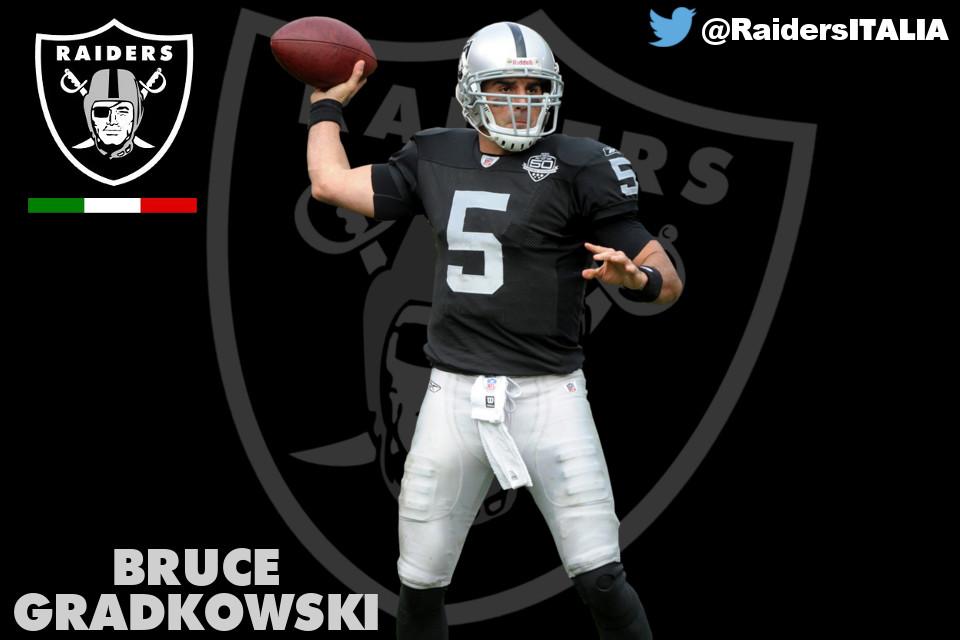 Happy birthday to former QB Bruce Gradkowski ( [2009-2010]... TANTI AUGURI! 