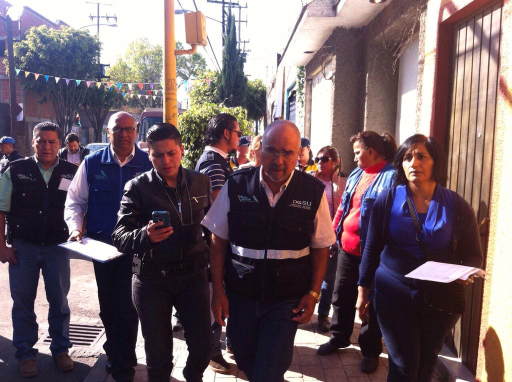 AlcaldiaMHmx's tweet photo. #DiarioContigoMH: Hoy llevamos atención ciudadana a la colonia Ángel Zimbron. http://t.co/TAnRkPGErW