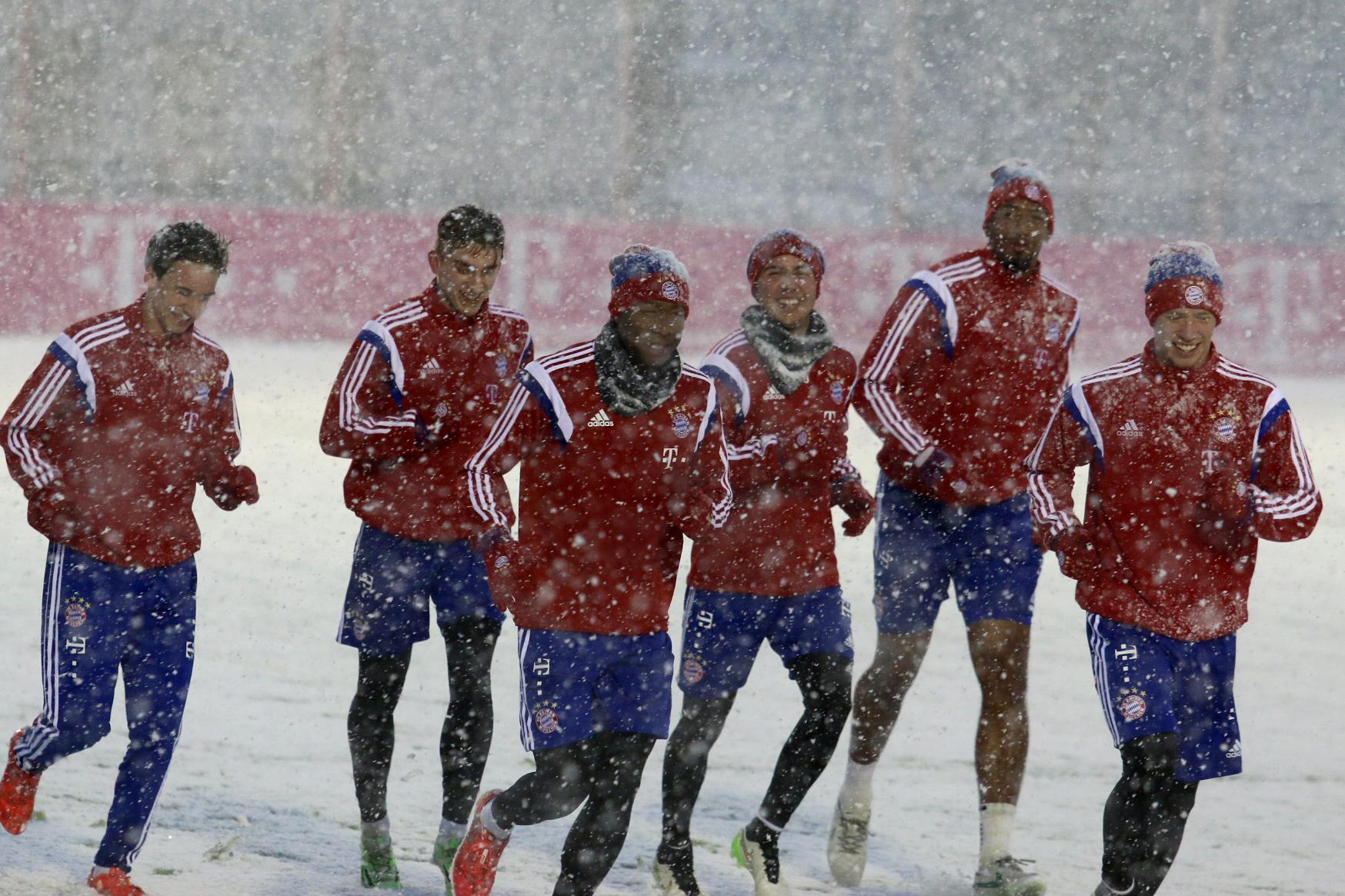 B8XoTImIUAAWIO0.jpg:large