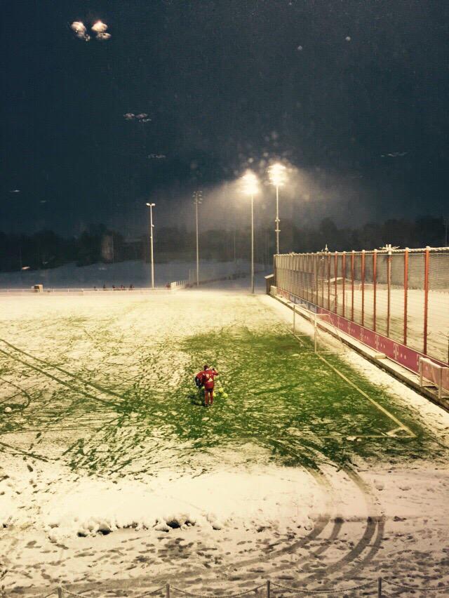 MarioGoetze's tweet photo. #wintertraining again! Snowy #Munich! @FCBayern #PartOfGoetze ❄️👍⚽️ http://t.co/A8d6glkBJq