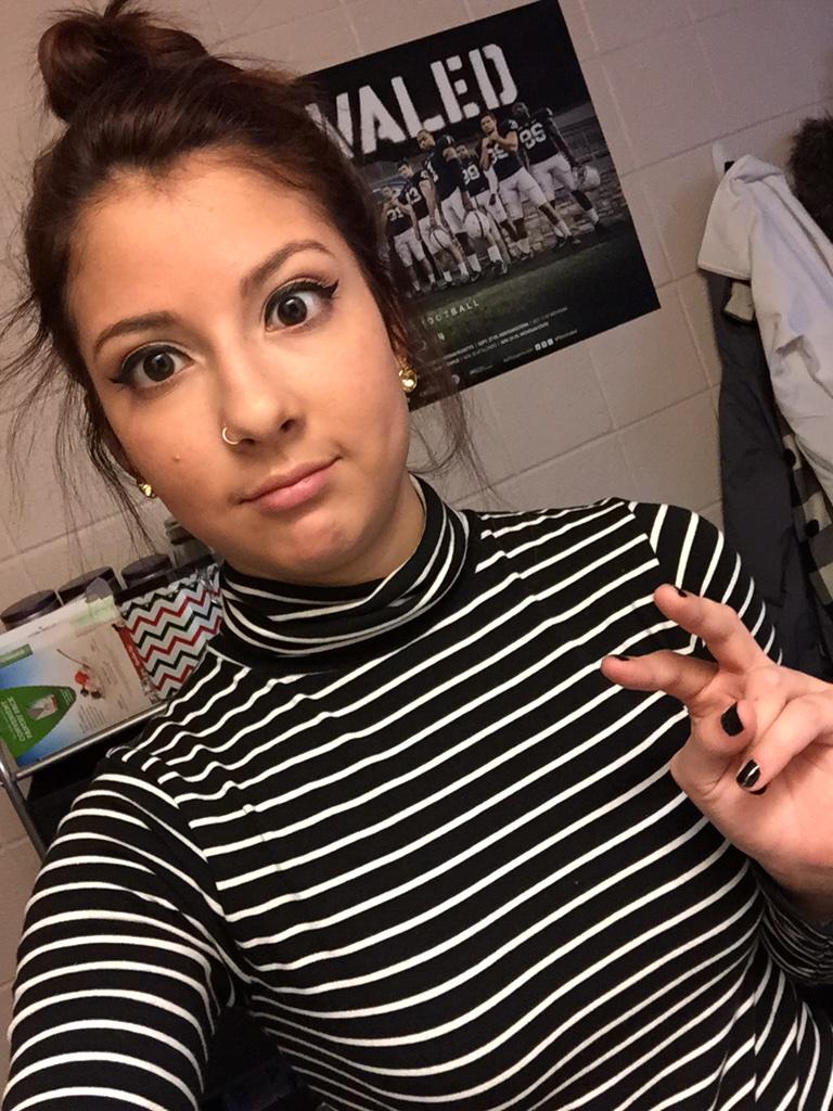 gabbycastano's tweet image. idk how i feel about turtlenecks #awkwardhand