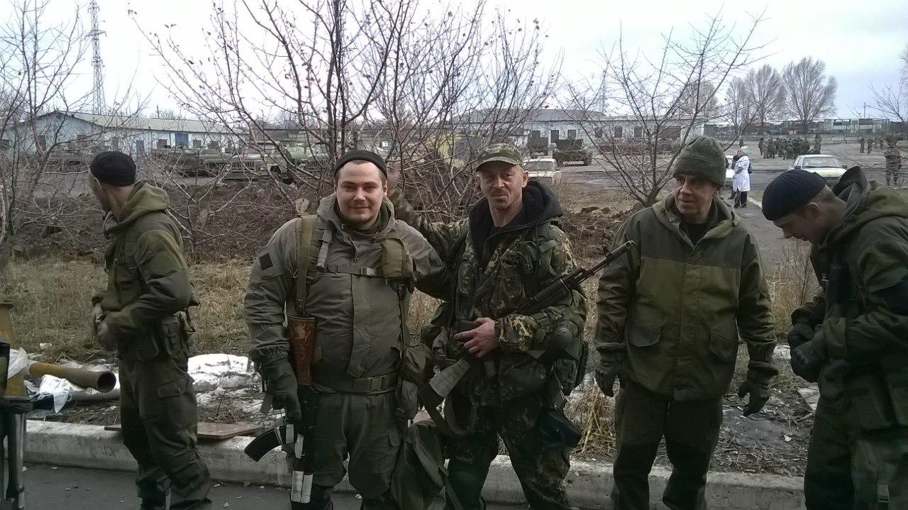 "С вещами отсюда у вас выехать не получится. Пора уже и родину защищать", - главарь боевиков из Красного Луча запретил выезд "здоровых" беженцев - Цензор.НЕТ 1023