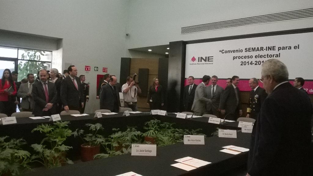 e_andradeg's tweet photo. Firma Convenio @SEMAR_mx @INEMexico #PEF2014-2015 http://t.co/BOdfLTJadm
