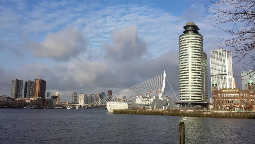 Rotterdam vanmiddag <a href="/EdAldus/">Ed Aldus</a> #weerfoto