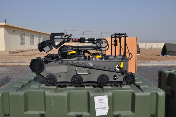 كردستان العراق يستلم روبوتات Vanguard ROV الرقميه لتفكيك العبوات الناسفه  B8Xz_GYCUAAZPSU