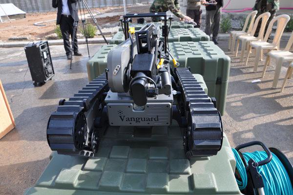 كردستان العراق يستلم روبوتات Vanguard ROV الرقميه لتفكيك العبوات الناسفه  B8Xz_NaCQAAEPZy