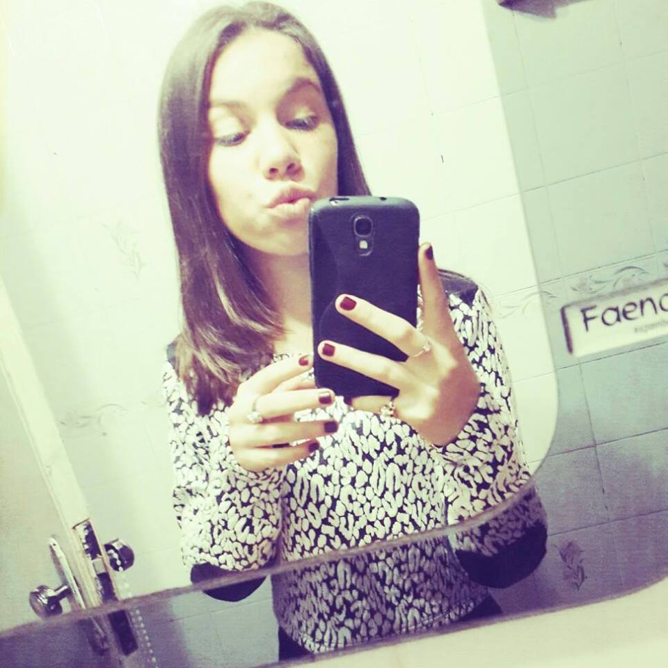 micapierry's tweet photo. Hola mica! y #micaelistas , les mando un beso soy @camilupano ando en tu tw bff besitos http://t.co/MJQQOmSx83