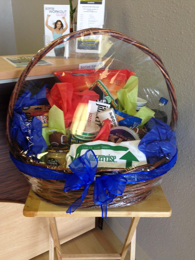 LisaHall1966's tweet photo. Pre burn Super Bowl Calories! Kick off #35daychallenge.  Drawing for basket: 2/1/15 9:15am!!! #carrolltonjazzercise http://t.co/0mX4q7rSCh