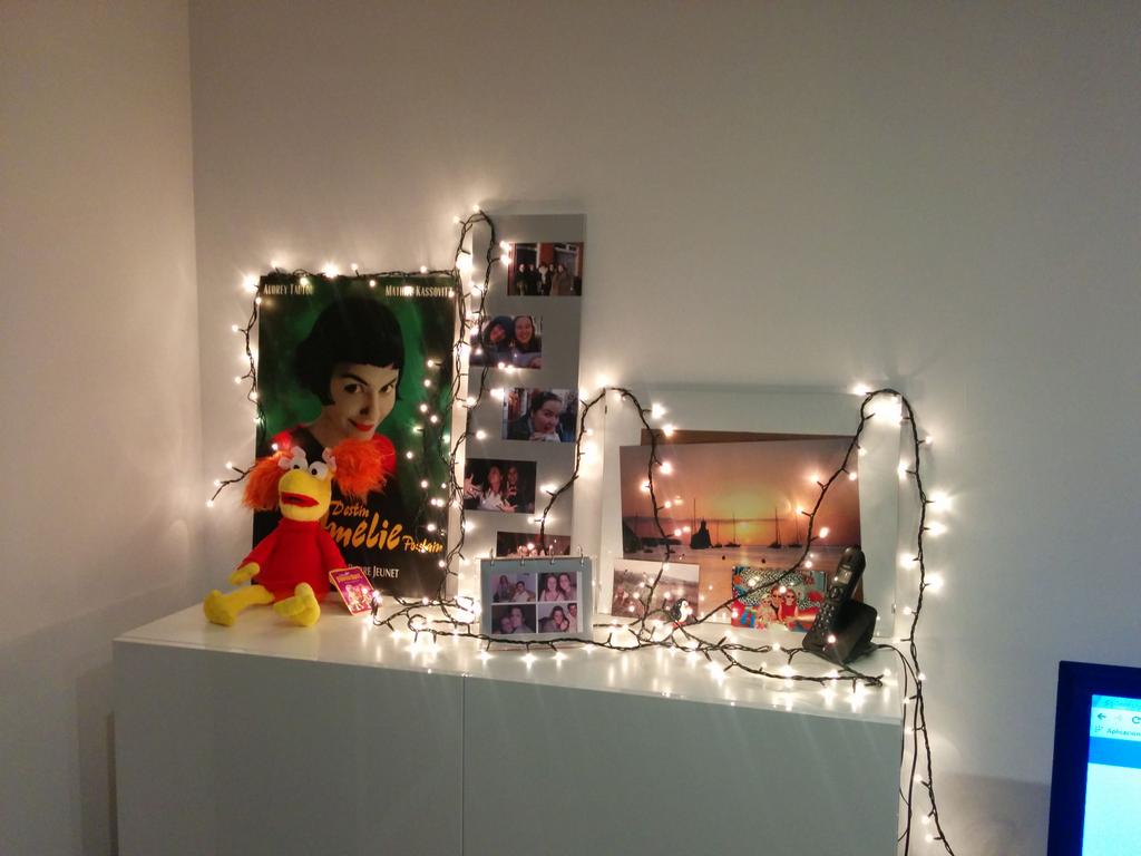 factorsim's tweet photo. @jc_saap @NatEguzkilorea Si me llevo las luces de mi casa a la ofi y me envuelvo sirve? #officefacts http://t.co/SFuIwvwJLM