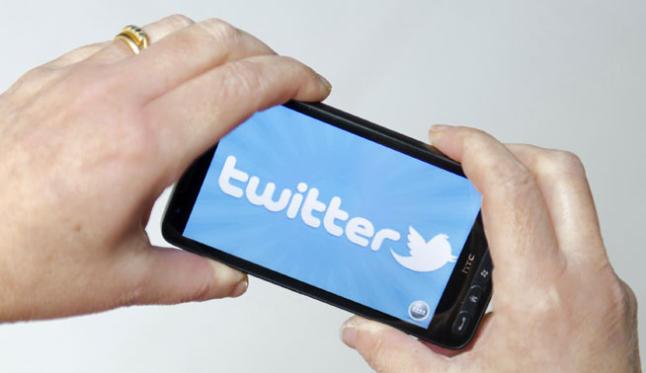 informacion_es's tweet photo. #Twitter pone en marcha los mensajes directos a grupos
 http://t.co/zX4QBL4ZbL http://t.co/yP13X8kFXM