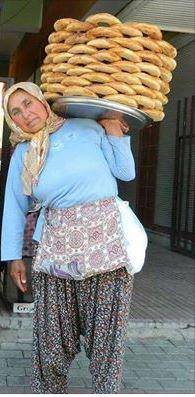 '' Anasının dizinden TAHRİK olan ULEMA varken SİMİT satarak üniversite de çocuk okutan ANNE'ye SELAM olsun.. '' (A)