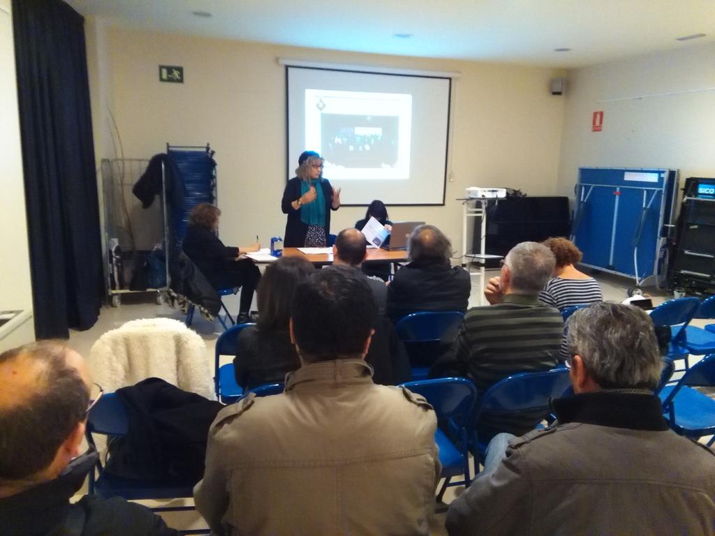annhema's tweet photo. #Plenarientitats, es comença a treballar en els Premis Ciutat Sant Adria  amb la participacio de les entitats. http://t.co/61rzxyER3S