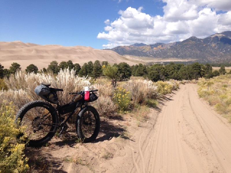 apidura's tweet photo. #Fatpacking the Sand Dunes of #Colorado. #Fatbiking with #Apidura via @BikepackersMag http://t.co/CR0KRtR6IN http://t.co/QrqXxEtWCh