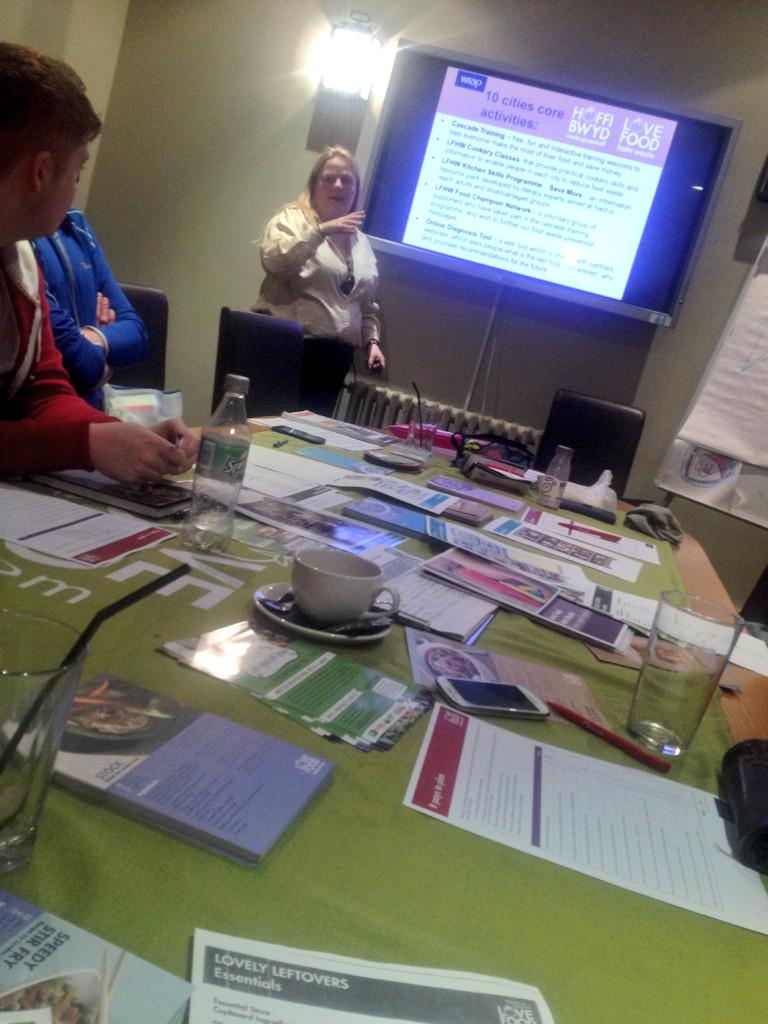 <a href="/LFHW_UK/">Love Food Hate Waste</a> <a href="/WRAP_Cymru/">WRAP Cymru</a> loving our evening of discussing food waste @GreenCityEvents @PollyDoesDesign <a href="/JamesReichelt/">James Reichelt</a>