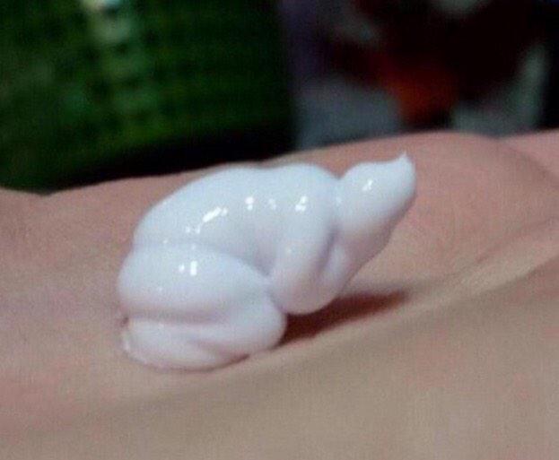 lnternetsBest's tweet photo. when ur skin so dry that the lotion has the ask God for strength http://t.co/of3V5rY6tt