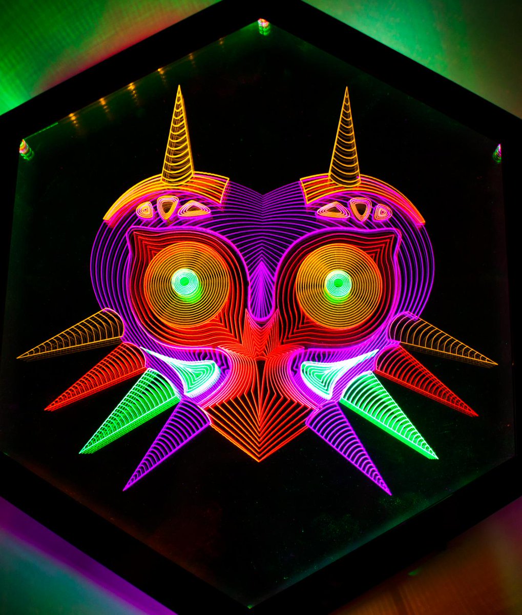 Craftality's tweet image. This Majora's Mask light piece by @thedailyrobot  is realllllllly cool! etsy.me/1D4tNt0