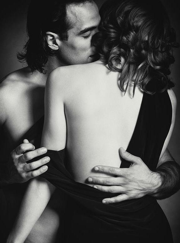 erykaluna's tweet photo. #Perdevi le parole ed io mi facevo foglio perché tu con le labbra mi scrivessi addosso l'indicibile #imperfetti http://t.co/44GQHt275H