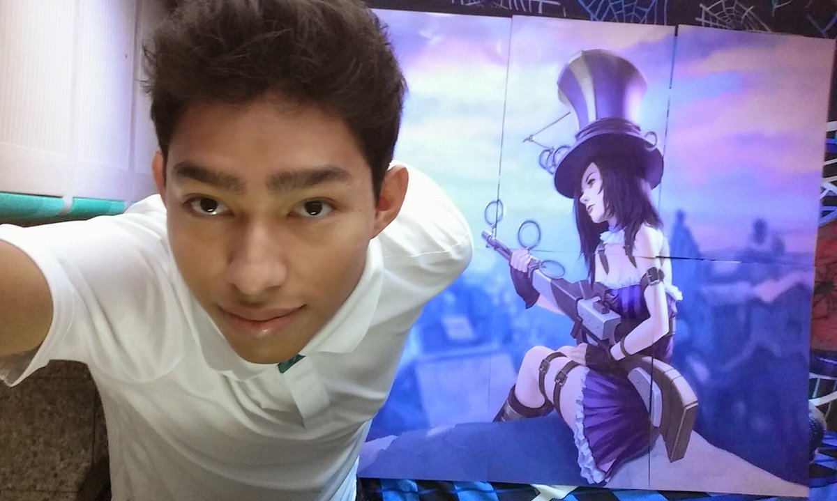 Fernanfloo's tweet photo. Nuevo poster para mi cuarto 💖........los que sepan de lol sabrán  quien es 😄 http://t.co/iDNC3GZYCJ